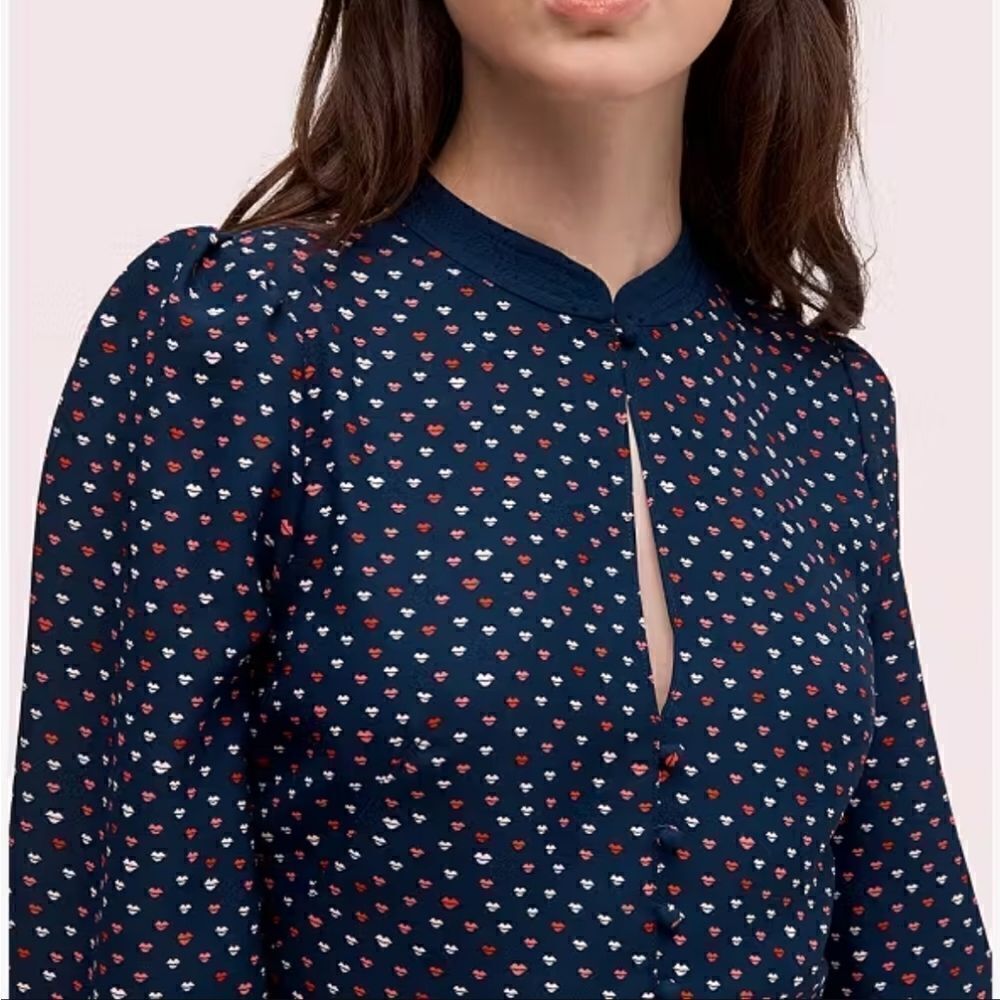 Lips Crepe Dress - Picture 3 of 8